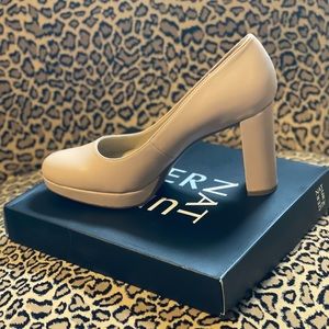 Naturalizer Berlin Block Heel Platform Pump in crème brûlée - size 9